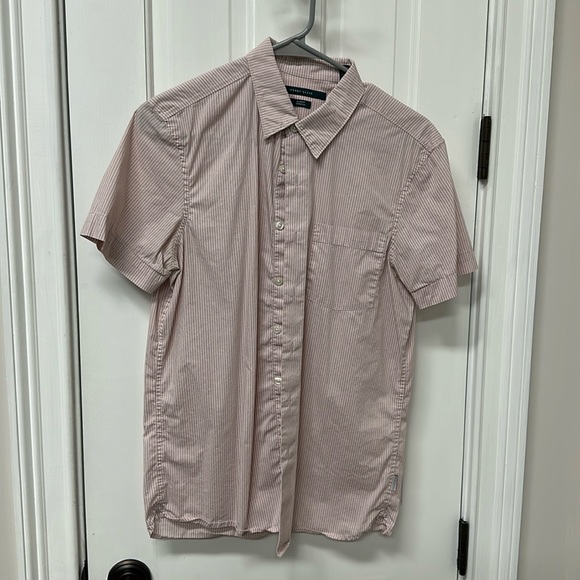 Perry Ellis Short Sleeve Button Up Shirt w/Pocket Pink - Picture 1 of 6